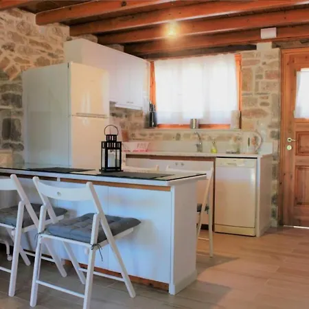 Traditional Stone House At Great Location Apartment *