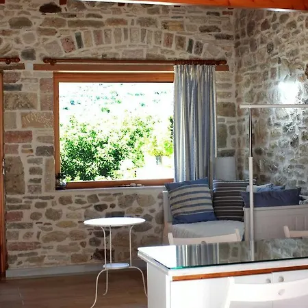 Apartment Traditional Stone House At Great Location *