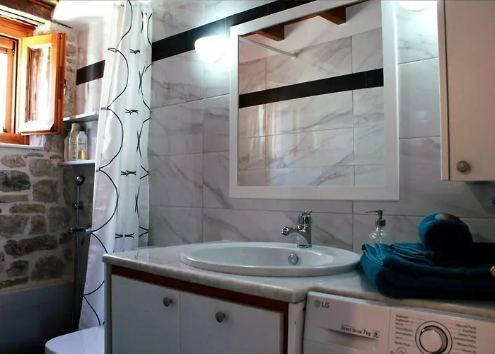 Traditional Stone House At Great Location Apartamento *